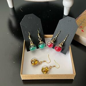 Holiday Shaker Christmas Dangle Earrings